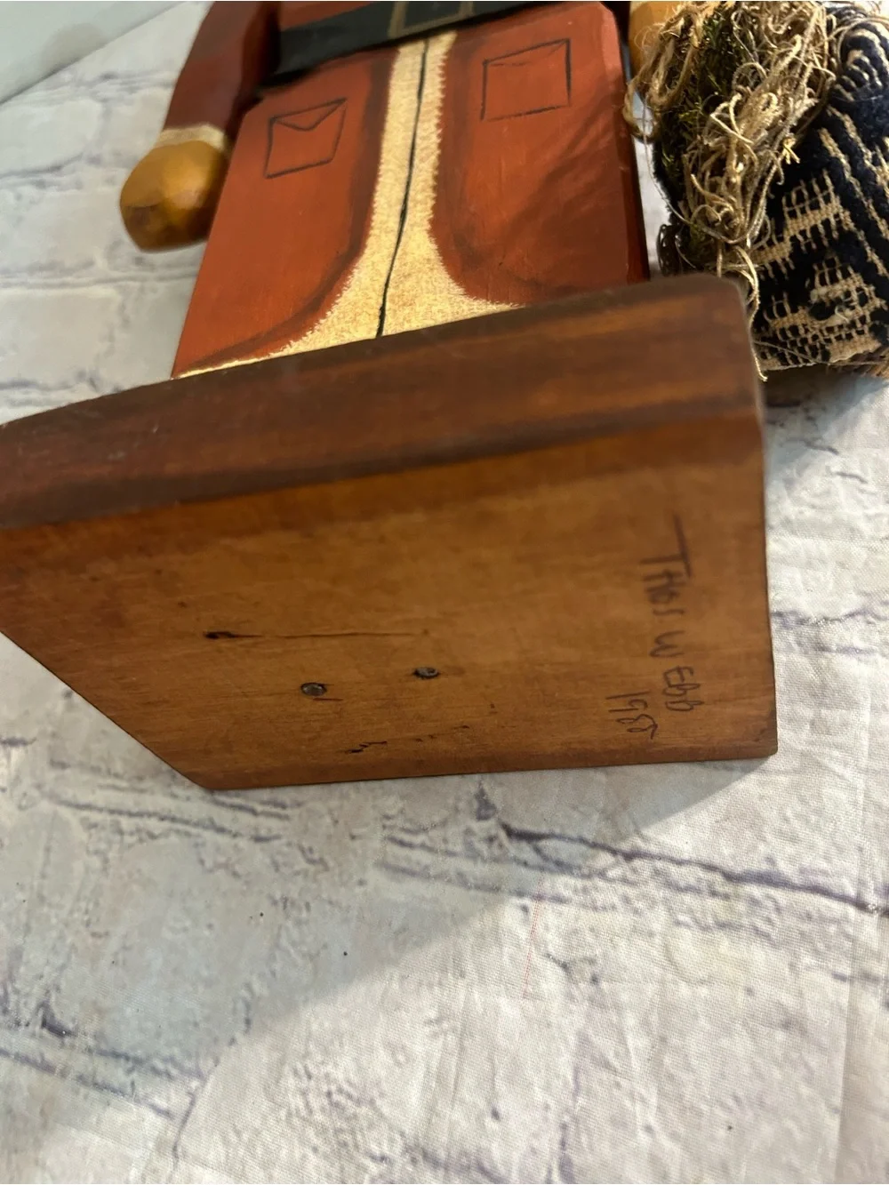 VINTAGE TABLETOP TALL PRIMITIVE WOOD HAND PAINTED SANTA CLAUS FORK ART ON BASE